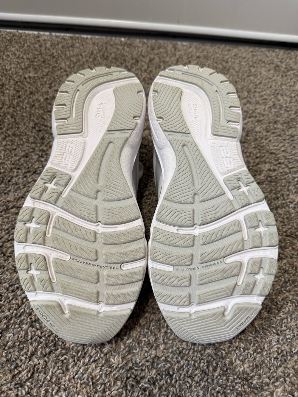 Brooks adranaline 23 All-White Running Shoes - Picture 6 of 7